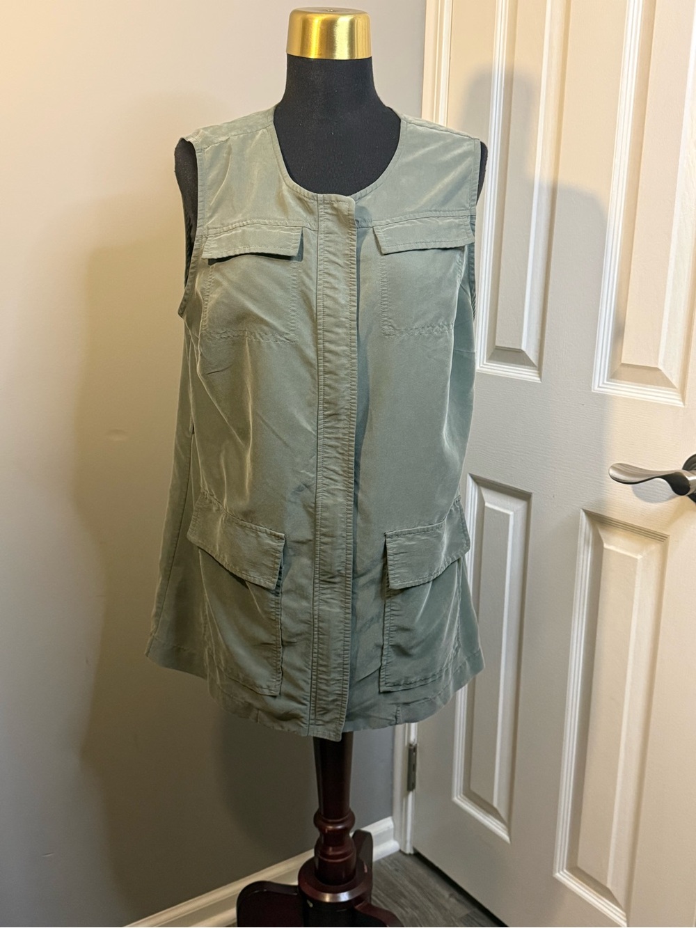 The Limited Women’s Sleeveless Utility Safari Vest Sage Green Large Hidden Zip